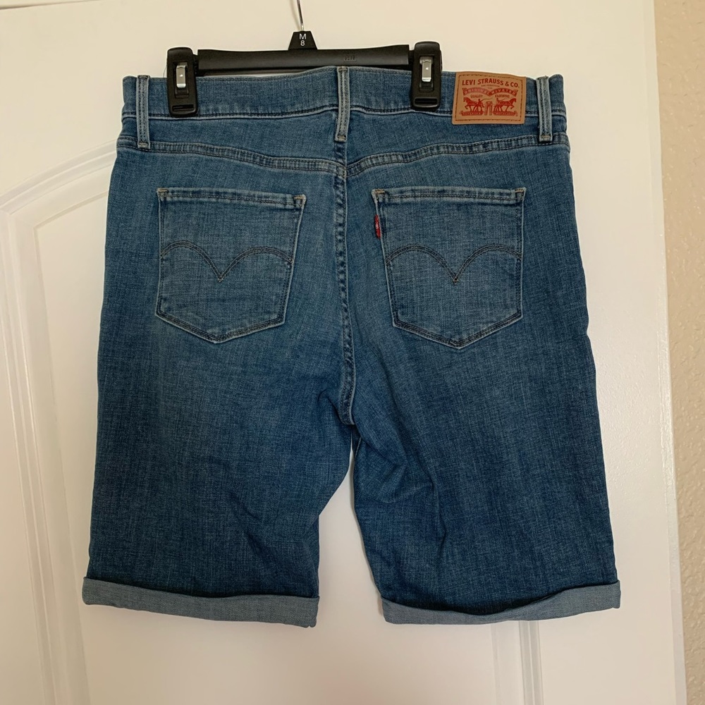 Levis denim mid thigh shorts